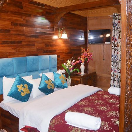 New Lakes Crown Group Of Houseboats Сринагар Экстерьер фото