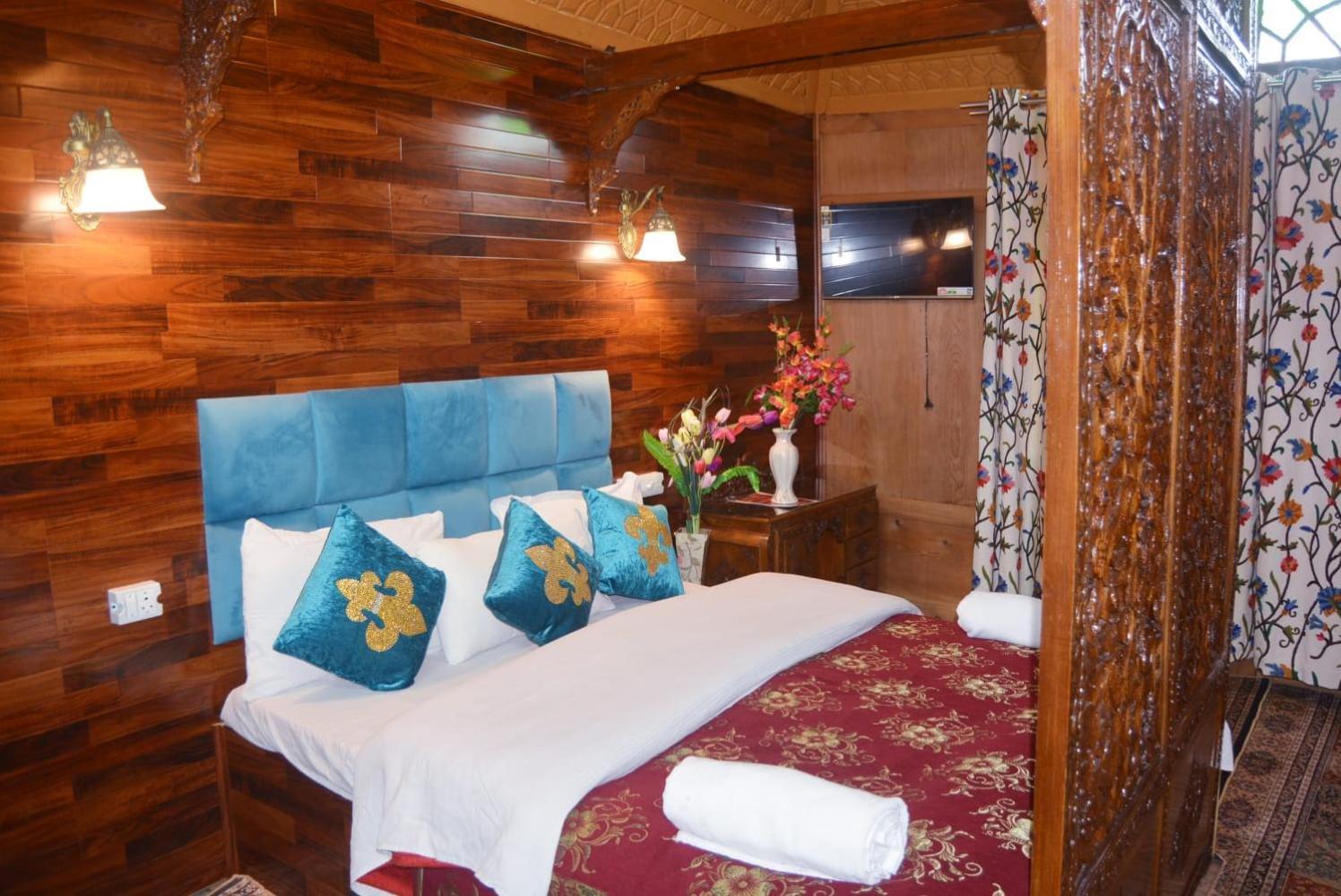 New Lakes Crown Group Of Houseboats Сринагар Экстерьер фото
